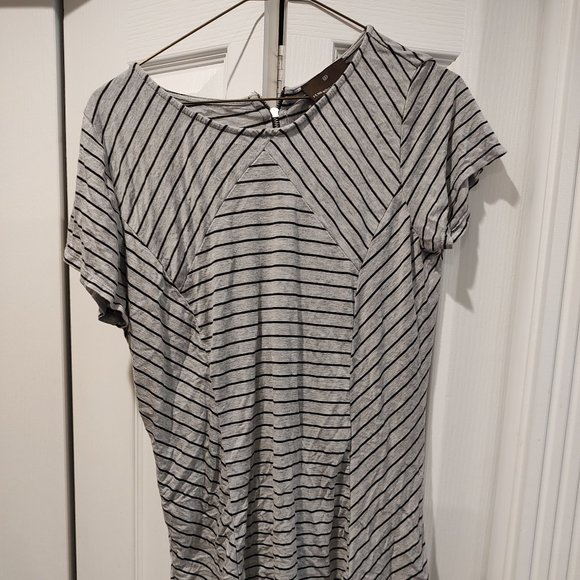 Fenn Wright Manson: Gray and black striped top with zipper on the back - Picture 1 of 3